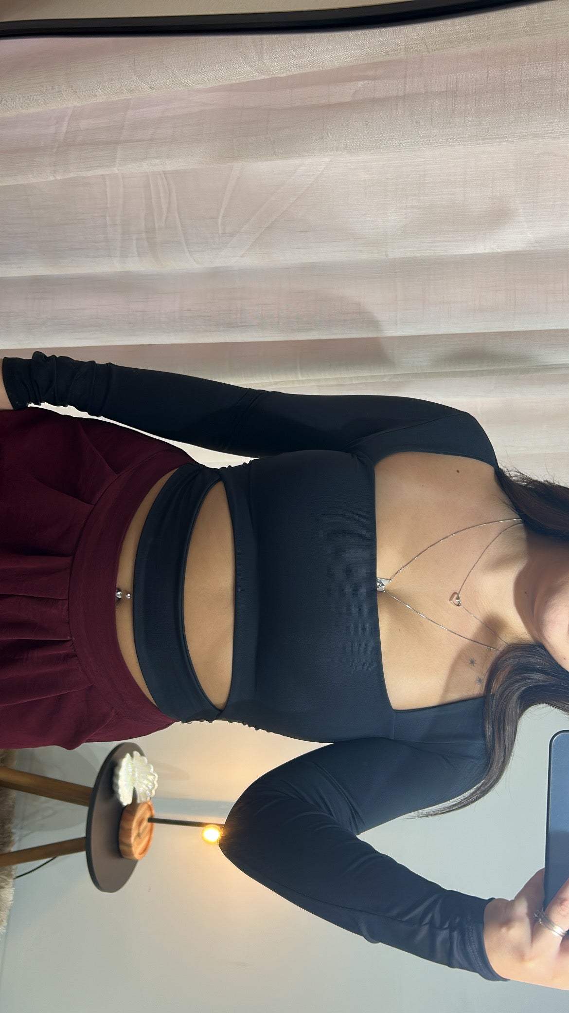 Cropped Manga Longa em Poliamida com Recorte Frontal - Preto