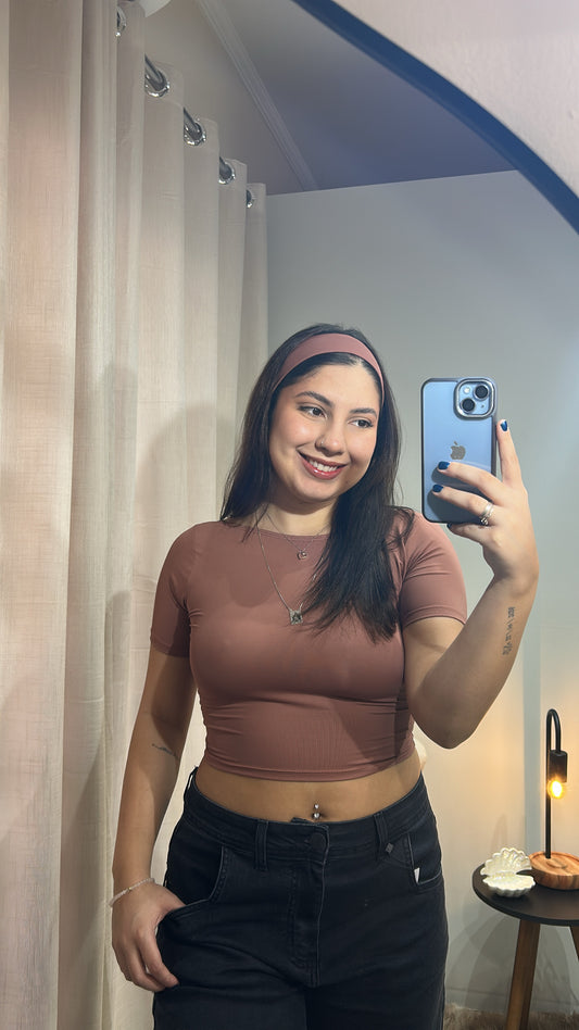 Cropped em Poliamida com Faixa e Costas Abertas - Marrom