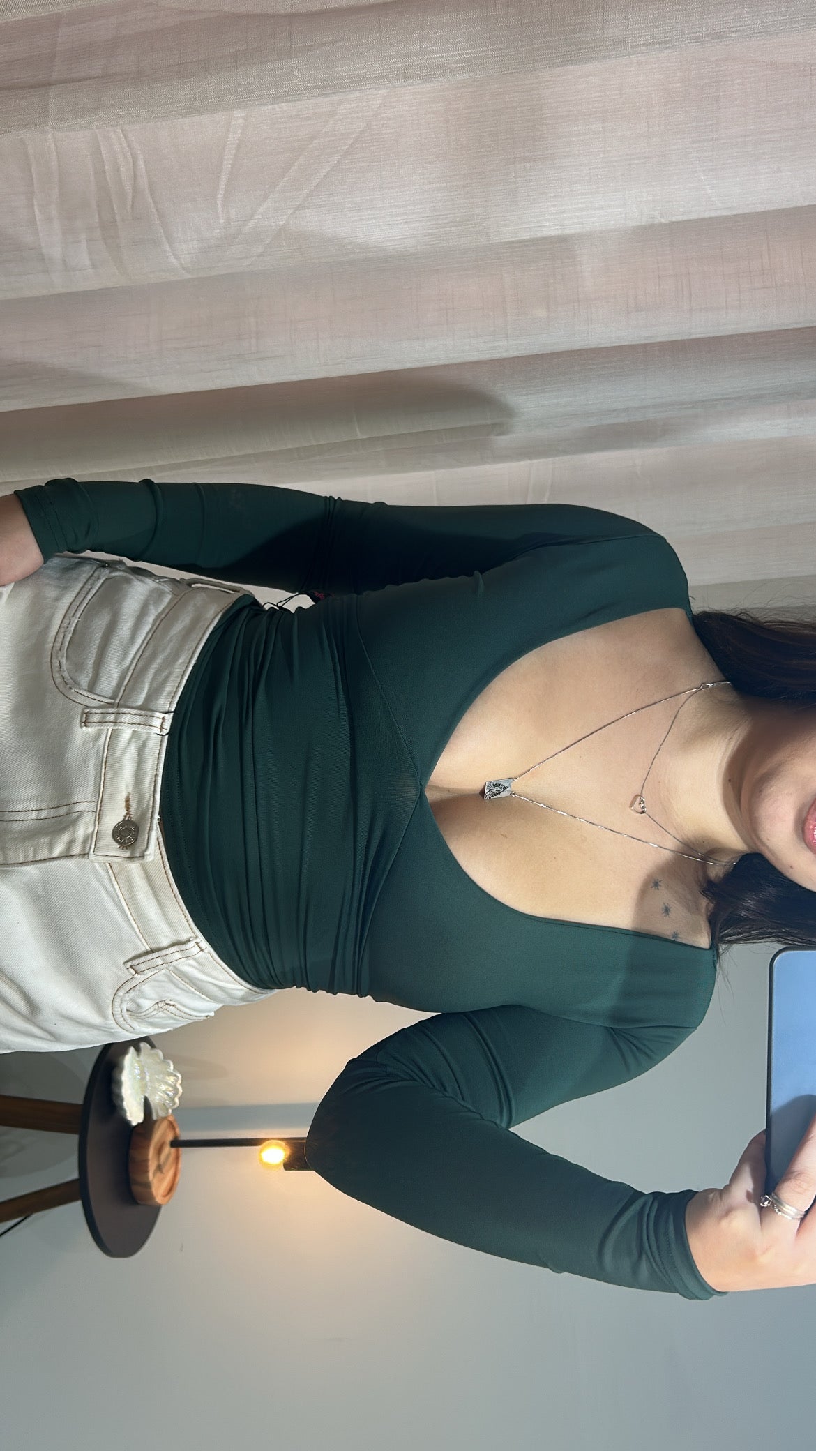 Cropped Manga Longa em Poliamida com Decote Profundo - Verde Militar