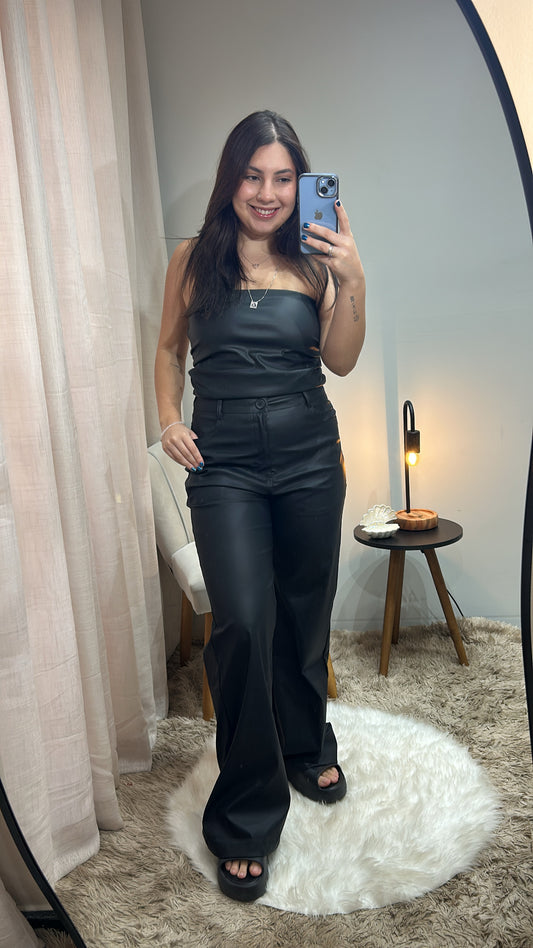Calça em couro sintético - Preto
