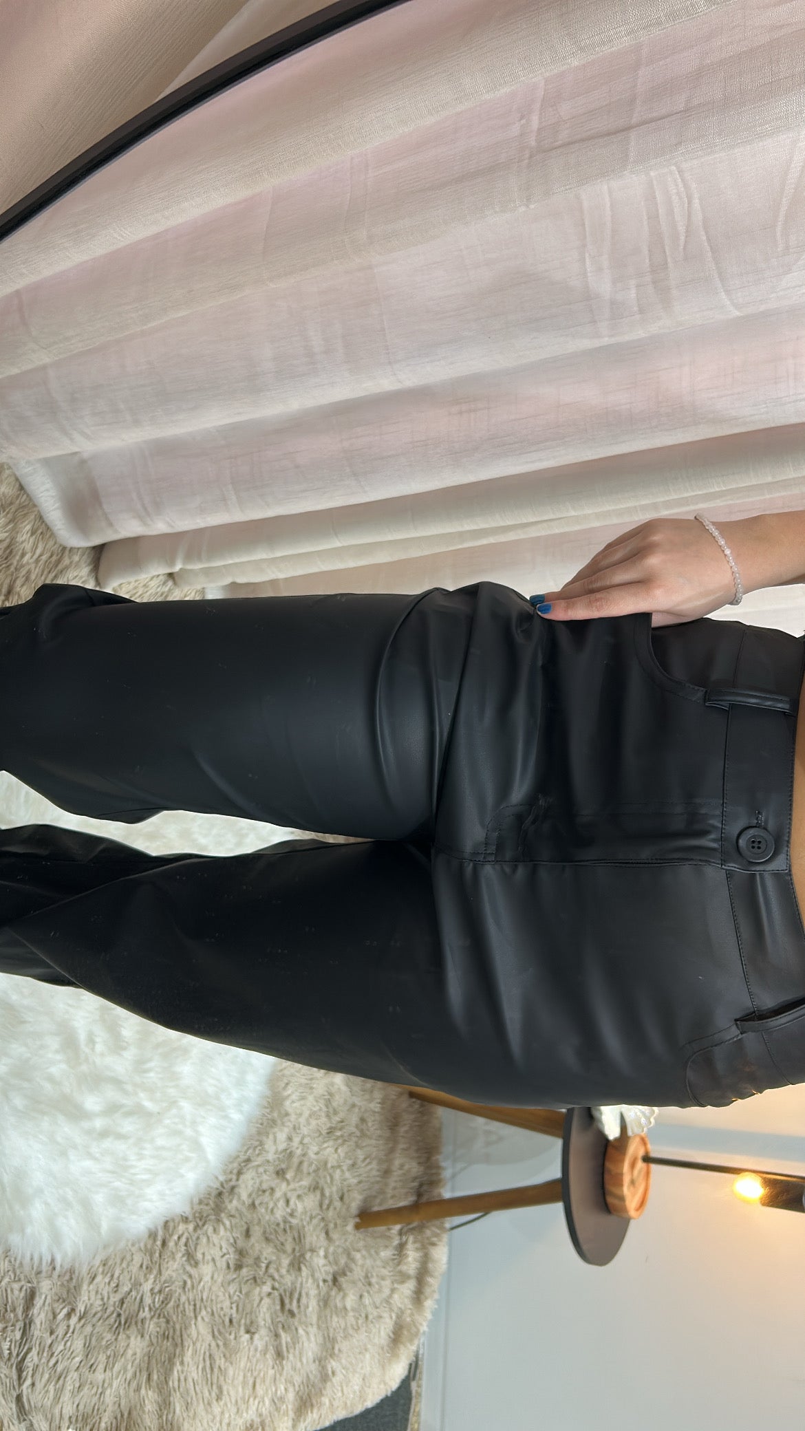 Calça em couro sintético - Preto
