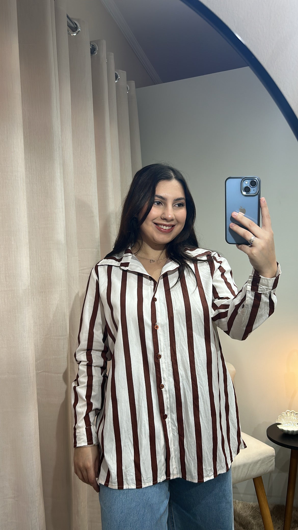 Camisa Listrada Clássica – Off White & Marrom