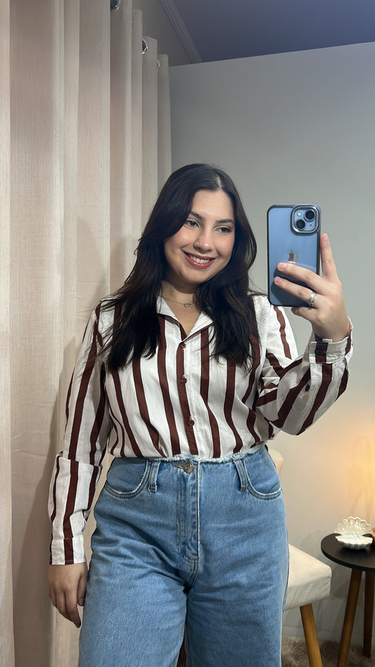 Camisa Listrada Clássica – Off White & Marrom