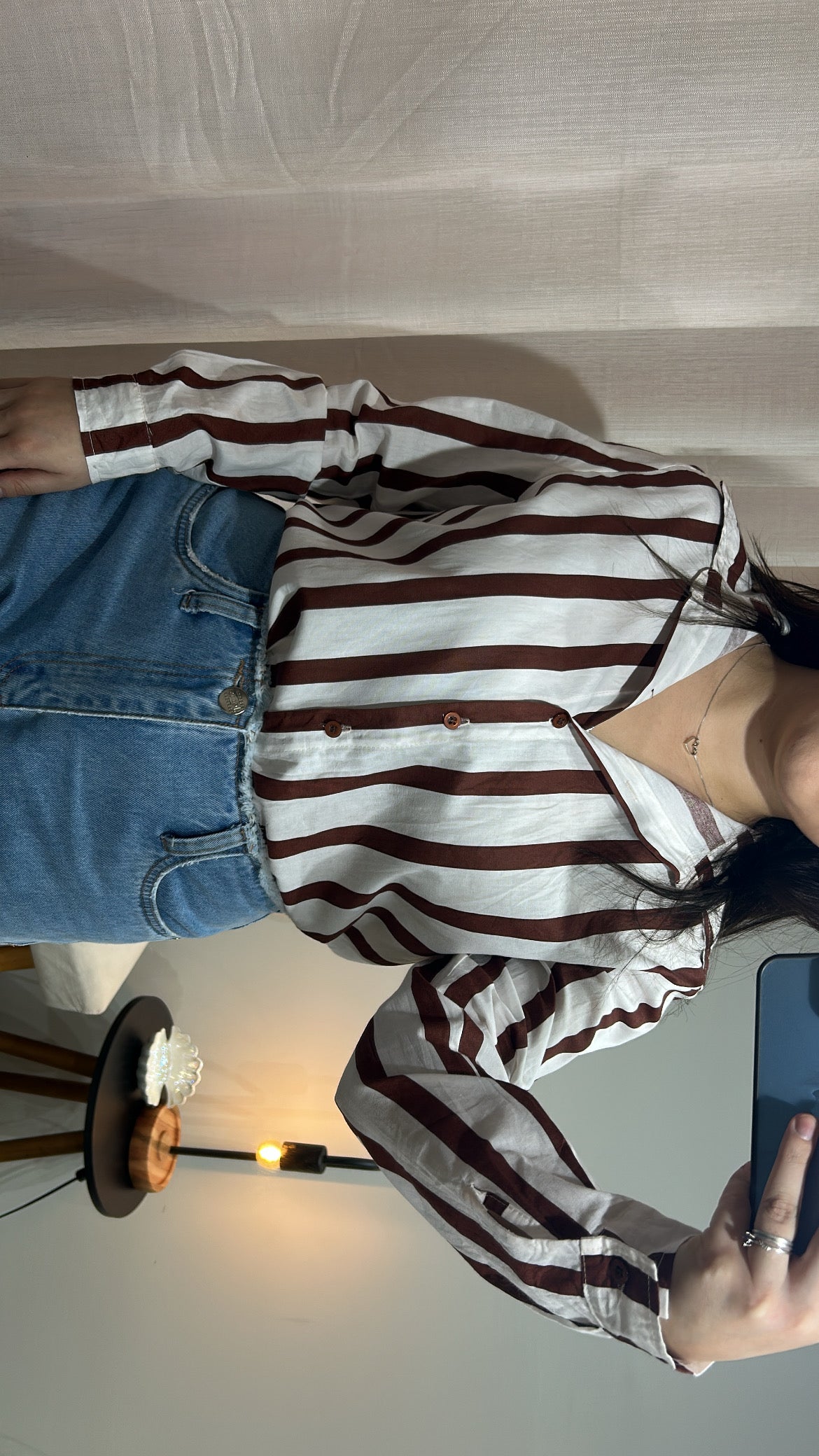 Camisa Listrada Clássica – Off White & Marrom